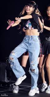 Her everyday look by accessorizing with jewelry pieces with designs that can be worn with both formal and casual outfits. Edelstein On Twitter Blackpink Fashion Fashion Stage Outfits