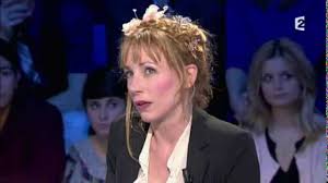 Au théâtre de la madeleine, il propose une maison de poupée dont l'héroïne or voilà le scandale du spectacle de fau : Julie Depardieu Michel Fau On N Est Pas Couche 18 Janvier 2014 Onpc Youtube
