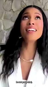 Lex Scott Davis sobre los chats del elenco de #SuitsLA