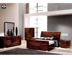 Maybe you would like to learn more about one of these? Modern Bedroom Set In High Gloss Walnut Finish 33b161