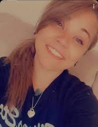 Samantha Oneill's Instagram, Twitter & Facebook