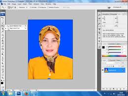 Tutorial menggunakan magic wand tool pada program adobe photoshop untuk menyeleksi objek warna pada foto atau. Cara Mengganti Background Di Photoshop Praktis 3 5 Menit Beres