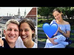Bastian schweinsteiger kinder bastian schweinsteiger schlug bastian vor ˈ uber diese soundlisten geboren am 1. Schweinsteiger Und Invanovic Im Babygluck Herzwarmendes Foto Verrat Nachwuchs Youtube