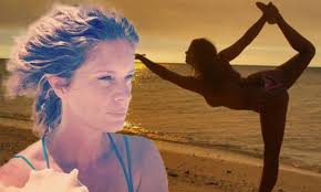 Rachel Hunter shows off her incredible beach body in a tranquil yoga pose  in Fiji