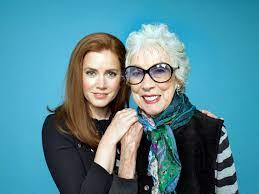 This conversation apparently took place at an outdoor art the art critic john canaday reviewed tomorrow forever for the new york times: The Artist Margaret Keane Vindicated In Tim Burton S Film The New York Times