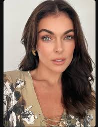 Serinda Swan, napakaganda ng iyong mga mata, pagpalain ka sana ng Diyos.  Ikaw ay isang magandang babae, sa iyong iba't ibang istilo ng buhok ay  nakakaakit ka. Post ng pagpapahalaga. : r/Smallville