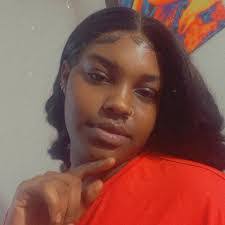 Essence Freeman's Instagram, Twitter & Facebook