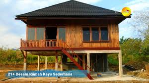 Walau desain rumah kayu ini sederhana, hanya berbentuk balok, berdinding gabungan kayu dan kaca, namun yang spesial dari rumah ini adalah tamannya yang indah. 21 Desain Rumah Kayu Sederhana Yang Inspiratif Youtube