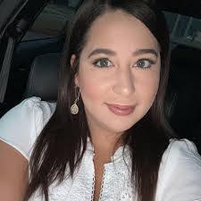 Ella Barlow's Instagram, Twitter & Facebook