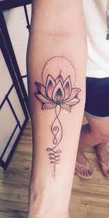 De nombreux tatouages de fleur de lotus sont faits en mandala. 1001 Idees De Tatouage Fleur De Lotus Et Son Symbolisme Tatouage Avant Bras Interieur Tatouage Interieur Bras Tatouage Interieur Du Bras