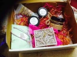 Lovepik provides 57000+ ladies gifts photos in hd resolution that updates everyday, you can free download for both personal and commerical use. Return Gifts For Ladies Is A Tough Call Here S A Guide To Choosing The Right Ones To Spread Love On Your D Day