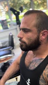 Męskie Zacięcie w Barber Shopie: Pasja i Styl