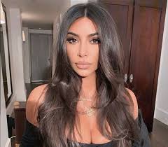 Kimberly noel kardashian west (born october 21, 1980) is an american media personality, socialite, model, businesswoman, producer, and actress. Kim Kardashian So Crazy Ist Ihr Begehbarer Kuhlschrank Gesundheitstrends Com