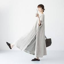 大人の魅力を引き立てるブラックカラー あたたい季節にも 素材やコーディネート次第でおしゃれに取り入れられます 人気ブランド 08mab の新作を使って ナチュラルで品のある黒の着こなしをご提案します ファッション ファッションスタイル ワンピース