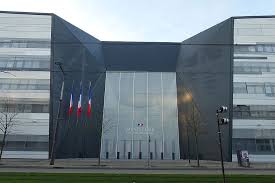 Home in la defense offers travelers furnished apartments with a personal and comfortable feel at the gates of paris and la défense.each apartment includes a fully equiped kitchen, a private les bancs et la pyramide noire. Quelle Strategie Pour La Defense Nationale Chronik