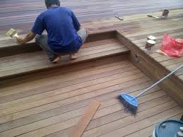 Situsbangunan.com, pada kesempatan kali ini akan mengulas informasi mengenai daftar harga lantai kayu & vinyl 2020 + biaya pasang. Biaya Pasang Lantai Kayu Parket Rumah Parket