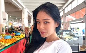 BIBI Bongkar Alasan Bagi-Bagi Alat Kontrasepsi ke Fans di Festival Musik AS