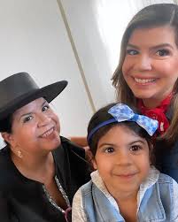 Samantha Díaz Roberts added a new...