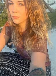 Chelsie Hanson's Instagram, Twitter & Facebook