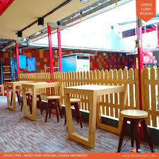 Bukan hanya karena tampilannya yang simpel, pagar yang terbuat dari kayu juga terlihat. Furniture Set Cafe Kayu Jati Belanda Meja Bangku Cafe Shopee Indonesia