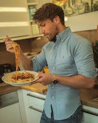 Pin On Mali Karakurt The Stylish