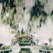 Selain sebagai fokus utama, pelaminan berfungsi sebagai tempat duduk pengantin serta tempat untuk mengambil foto kenangan dalam sebuah pernikahan. Inspirasi Dekorasi Pernikahan Outdoor Dari Mewah Hingga Sederhana