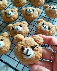 Pastinya anda kerap kali menjumpainya ketika hari raya lebaran karena memang kue kering ini adalah salah satu jajanan yang wajib di suguhkan ketika hari raya lebaran. Resep Kue Kering Crunchy Oatmeal Cookies Enak Mudah Sederhana Dan Terbaru Resep Kue Dan Masakan