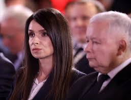 Marta kaczyńska ma już dwie córki z marcinem dubienieckim, z którym wzięła rozwód w listopadzie 2016 roku. Znowu Ktory To Juz Raz Wspaniala Nowina Dla Marty Kaczynskiej Dziadek Jarek Peknie Z Dumy Super Express Wiadomosci Polityka Sport