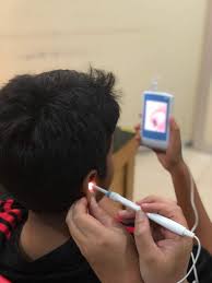 Setelah kupakai kaos dan celana yang kuambil dari lemari dan cuci muka sedikit, aku menuju ke ruang tamu, membuka pintu. Pemeriksaan Telinga Klinik Putra