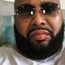 Prom 2025 is going crazy with the black goat and the black horse