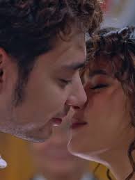 I love the crunch and it's delicious too! #LoveStax @lays