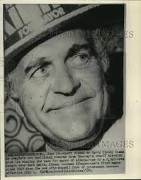 1974 Press Photo Harry Kinney beams at Albuquerque's Mayoral unofficial  returns