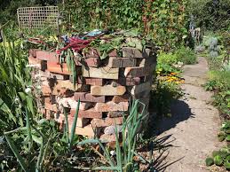 Kompost Bauen Anleitung Vom Profi Plantura Kompost Gartendesign Ideen Komposter Bauen