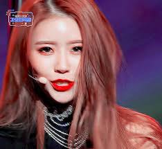 KBS 가요대환장 축제에서 반전매력을 보여준 러블리즈 케이&미주