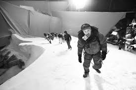 It stars an ensemble cast of jason clarke, jake gyllenhaal, josh brolin, john hawkes, robin wright, michael kelly, sam worthington, keira knightley, martin henderson and emily watson. Behind The Scenes Of Everest This Is As Extreme Filmmaking As It Get Vanity Fair