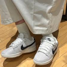 Dunk新色登場自帶閃亮的磨砂效果😎 麂皮魅力再現！➜ 發售價只要$2XXX ⎋底下留言「 灰黑」小編傳送連結給你🙏🏻  一定要留灰黑！不然小編來不及發給你！ W Nike Dunk Low SailBlack 麂皮