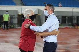 حلمي طولان يزيد أوجاع الزمالك. Ø­Ù„Ù…ÙŠ Ø·ÙˆÙ„Ø§Ù† Ù„Ù€ Ø·Ø§Ø±Ù‚ ÙŠØ­ÙŠÙ‰ Ø£Ù†Øª Ù…Ø·Ø¨Ù„Ø§ØªÙŠ ÙˆØ¹Ù†Ø¯Ùƒ Ø¹Ù…Ù‰ Ø£Ù„ÙˆØ§Ù† Ø§Ù„Ø¨Ø´Ø§ÙŠØ± ÙƒÙˆØªØ´