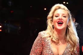 Ist eine deutsche wissensshow des privatsenders rtl. Bachelor Star Evelyn Burdecki Macht Sich Nackt Promiwood