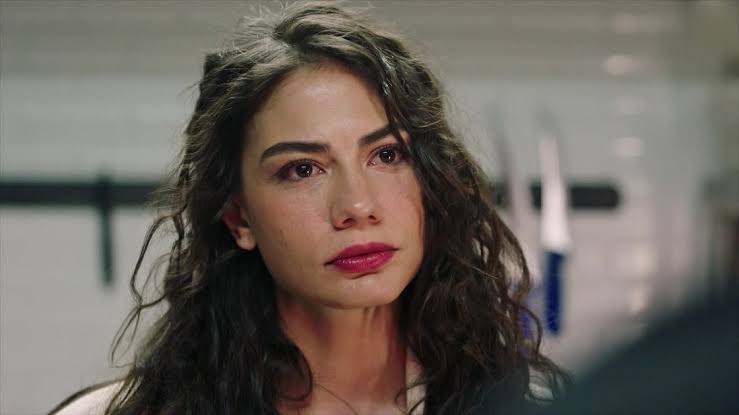 Io sono Farah, anticipazioni 24 dicembre: Farah allontana Tahir | Mediaset  Infinity