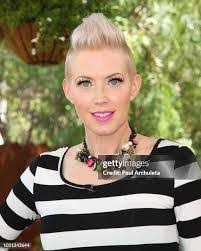 Shawna Thompson's Instagram, Twitter & Facebook