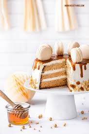 Probieren sie dieses und weitere rezepte von eat smarter! Honigtorte Mit Honigkuchen Milchcreme Dulce De Leche Macarons Nicest Things