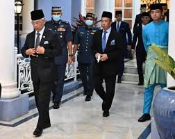 Kuantan:perdana menteri, tan sri muhyiddin yassin tiba di istana abdulaziz, indera mahkota, di sini sekitar pukul 4.40 petang jumaat. Muhyiddin Leaves Istana Abdulaziz In Kuantan After Meeting King The Star