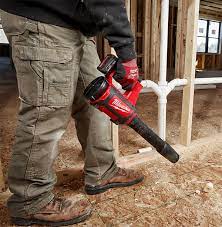 Milwaukee M12 Cordless Spot Blower Is Small Light Fast