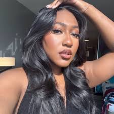 Lindsey Troiano (@Lindzabop)