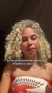 Ser professora de educação infantil é resolver brigas sobre ‘quem olhou  feio’, comemorar a vitória de colocar o tênis sozinho e transformar  chorinhos em sorrisos com um simples desenho. ❤️ É uma ...