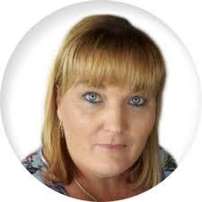 Tracey Pope's Instagram, Twitter & Facebook