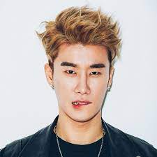 San e (산이), born jung san (정산) is a south korean rapper who debuted under jyp entertainment in 2010. San E Sparks Controversy With New Footage Of Isu Station Assault Incident Koreaboo