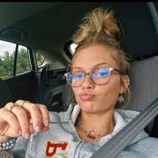 Dawn McIntyre (@dawnnmcintyree)