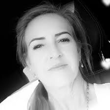 Lynn Smith (@lynnwyattsmith)