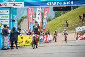 El ciclista chileno martín vidaurre sigue logrando grandes resultados a nivel internacional en su aún corta pero ascendente carrera, quedando tercero en la categoría sub 23 en la fecha tres de la proffix swiss bike cup 2020, realizada en gstaad, suiza. Montenbaik Principal Web Del Mountain Bike En Espanol Encuentra Los Mejores Videos Y Fotos De Mtb Las Tendencias Tecnologia Y Test De Los Productos Actuales Martin Vidaurre Su Gira Por Europa